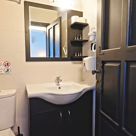 Yasemin Hotel 3*