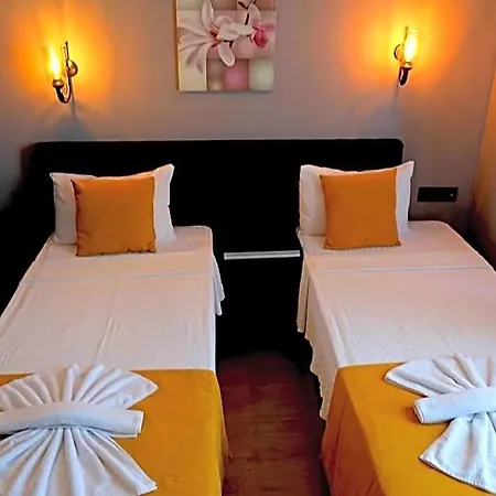 Yasemin Hotel 3*